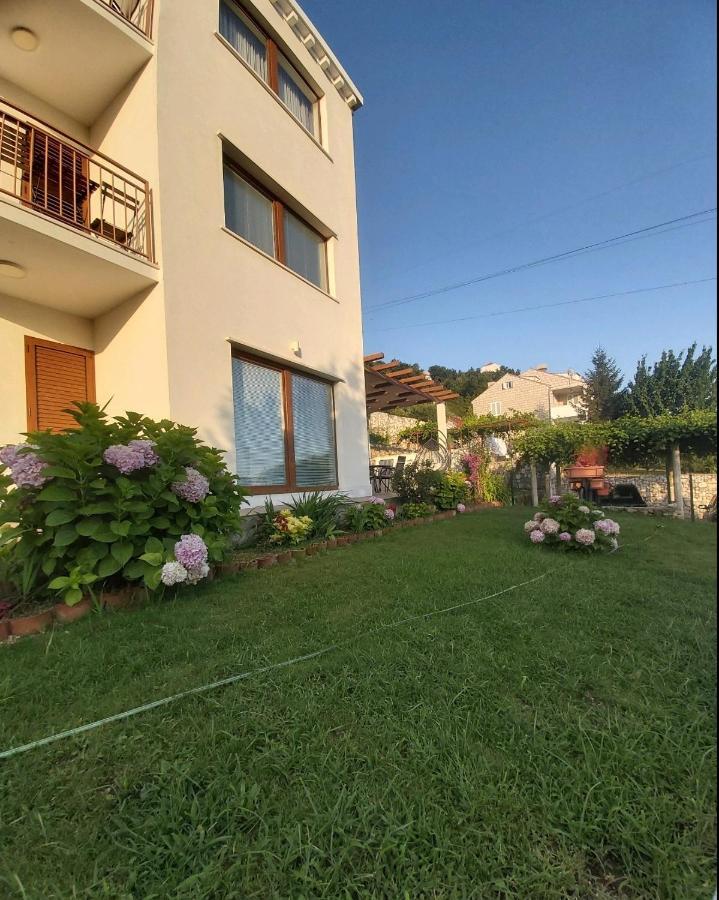Villa Pergola -Apartment Roko Млини Екстер'єр фото